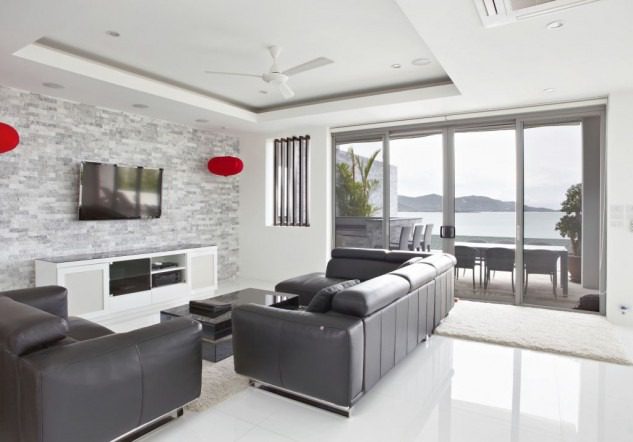 Φυσική πέτρα σε τοίχο