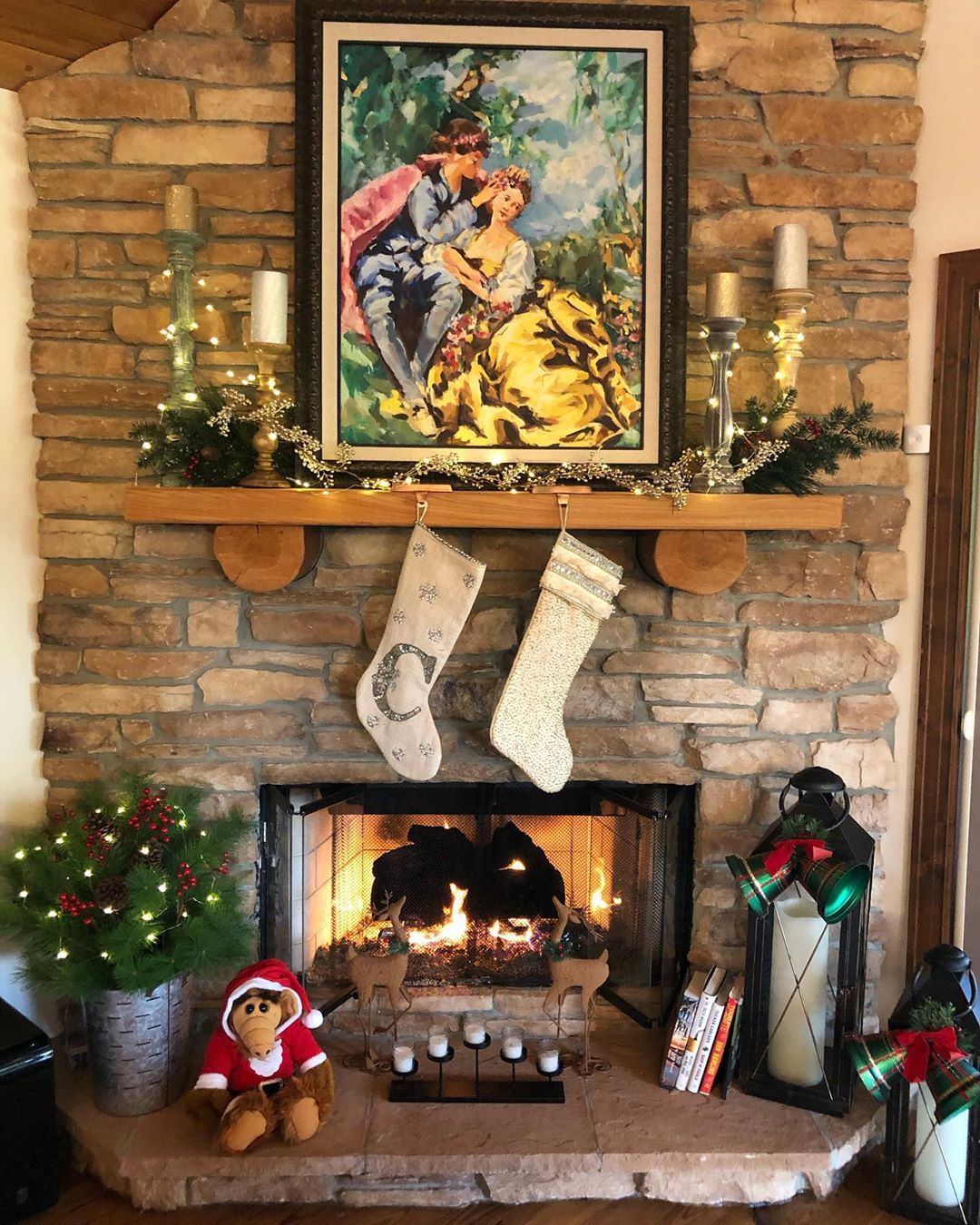 Χριστουγεννιάτικη διακόσμηση τζακιού από instagrmmers