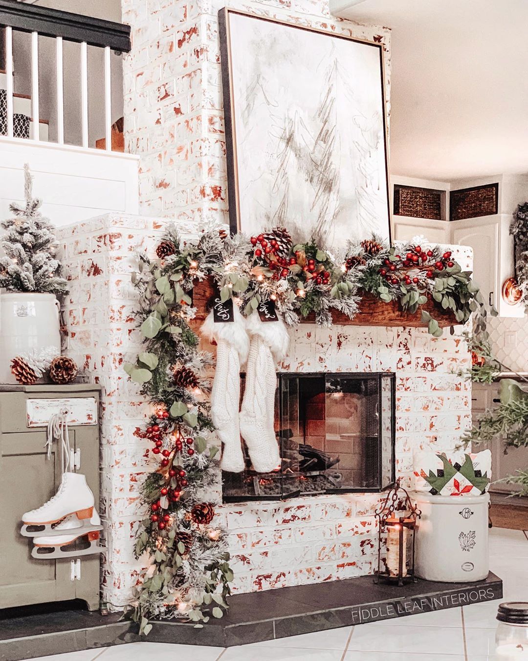 Χριστουγεννιάτικη διακόσμηση τζακιού από instagrmmers