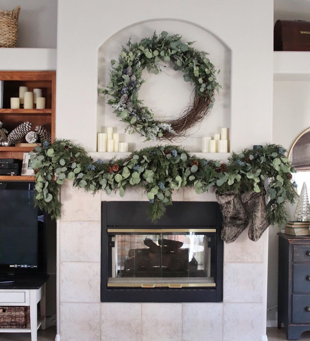 Χριστουγεννιάτικος στολισμός τζακιού από instagrammers