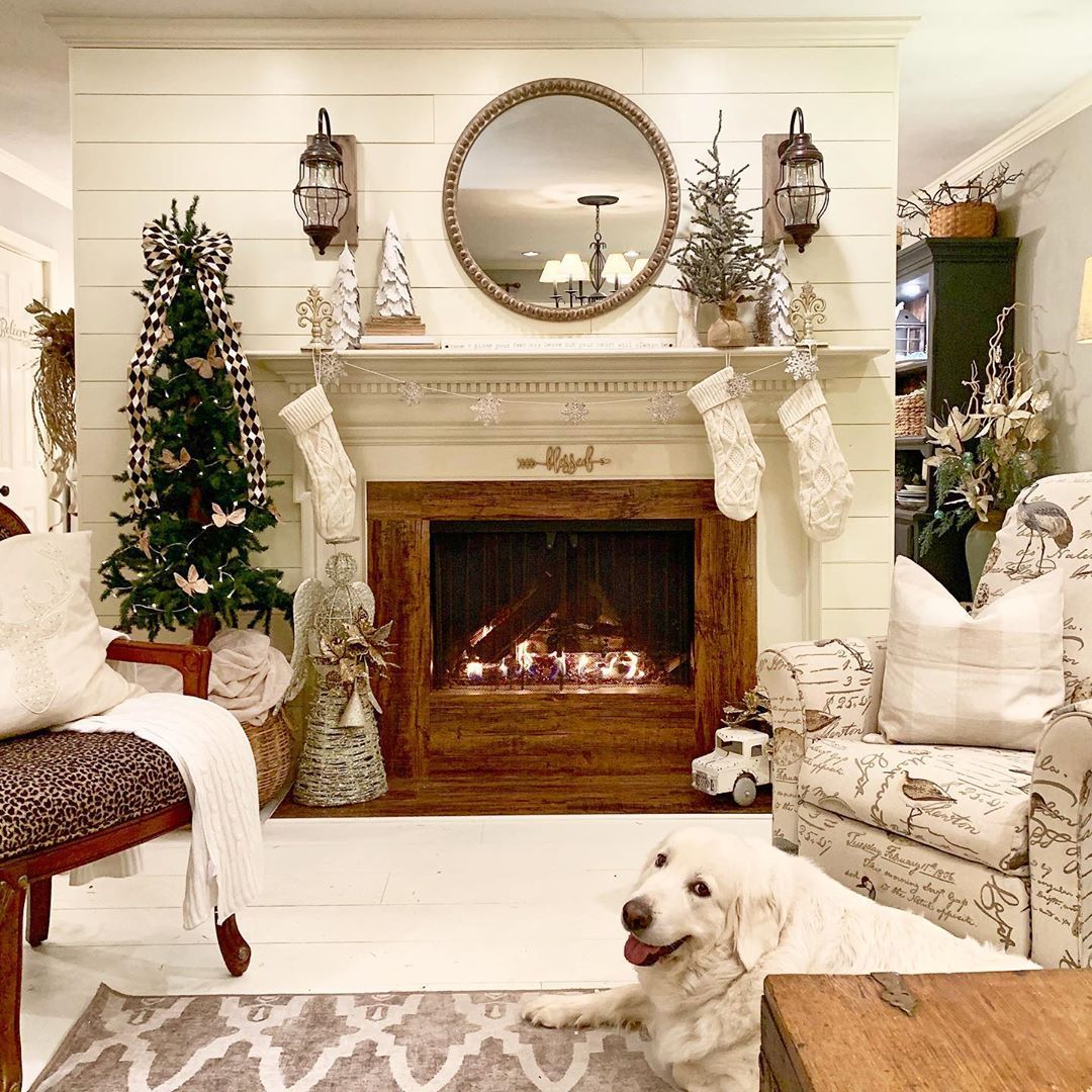 Χριστουγεννιάτικος στολισμός τζακιού από instagrammers