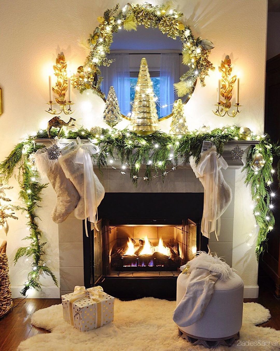 Χριστουγεννιάτικη διακόσμηση τζακιού