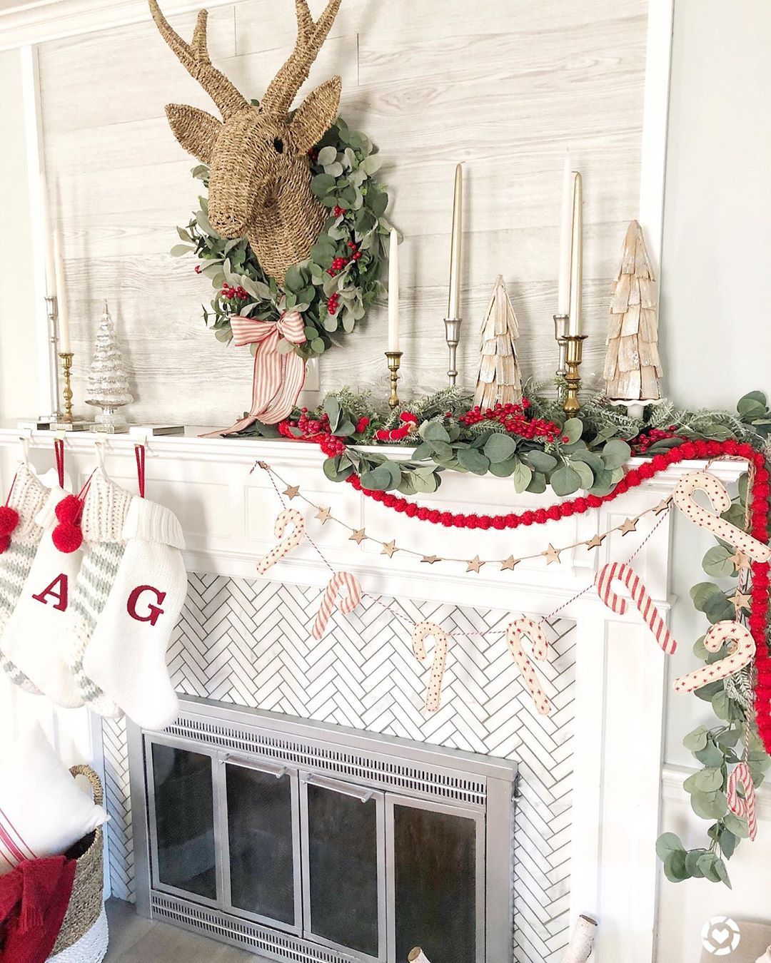 Χριστουγεννιάτικη διακόσμηση τζακιού